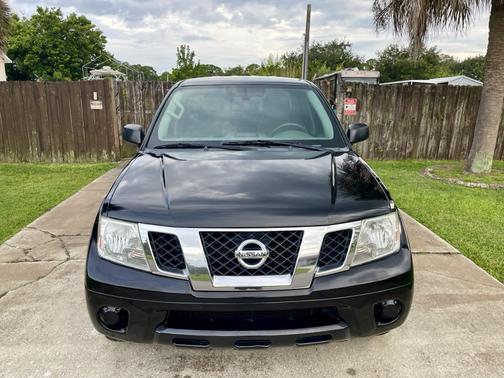 Black 2019 Nissan Frontier SV
