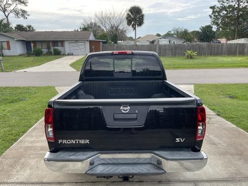 Black 2019 Nissan Frontier SV