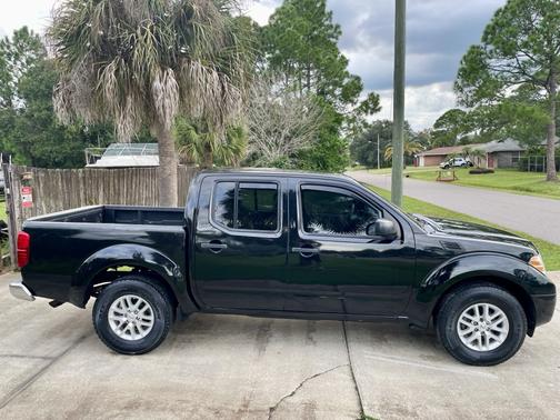 Black 2019 Nissan Frontier SV