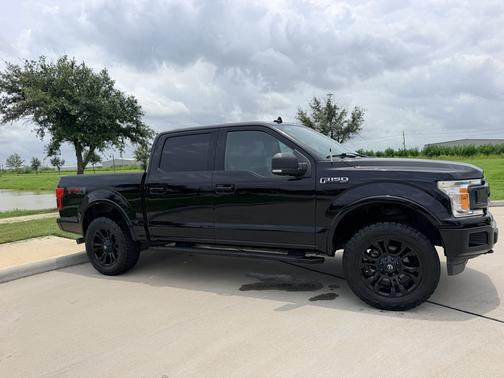 Black 2018 Ford F-150 XLT
