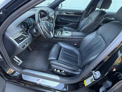 Black 2019 BMW 740 i