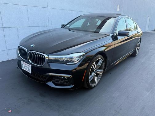 Black 2019 BMW 740 i