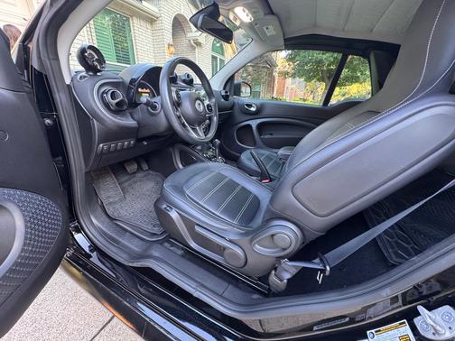 White 2018 smart ForTwo Electric Drive Prime