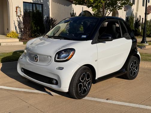 White 2018 smart ForTwo Electric Drive Prime