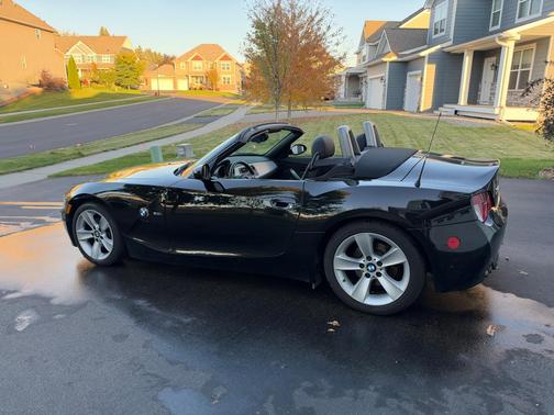 Black 2006 BMW Z4 3.0i Roadster