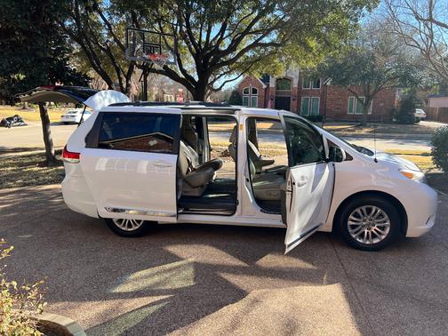 2013 Toyota Sienna XLE