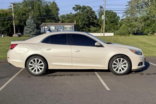 White 2013 Chevrolet Malibu 2LT