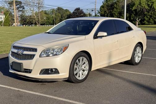 White 2013 Chevrolet Malibu 2LT