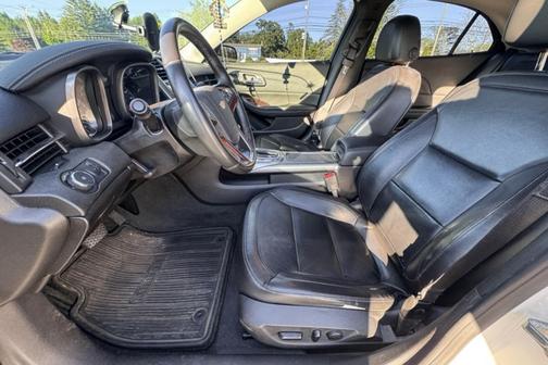 White 2013 Chevrolet Malibu 2LT