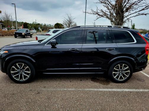 2019 Volvo XC90 T6 Momentum