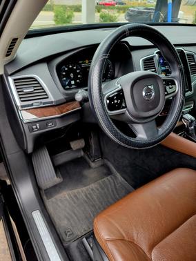 2019 Volvo XC90 T6 Momentum