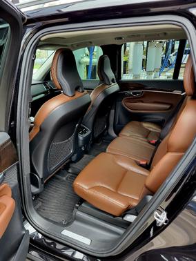 2019 Volvo XC90 T6 Momentum