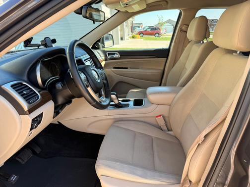 Gray 2016 Jeep Grand Cherokee Laredo