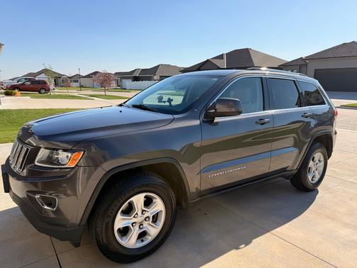 Gray 2016 Jeep Grand Cherokee Laredo