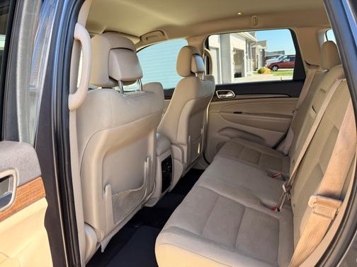 Gray 2016 Jeep Grand Cherokee Laredo