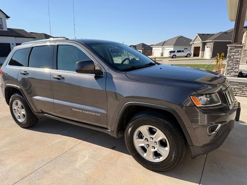 Gray 2016 Jeep Grand Cherokee Laredo