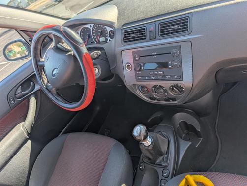 2005 Ford Focus ZX4 ST