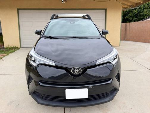 Black 2019 Toyota C-HR XLE