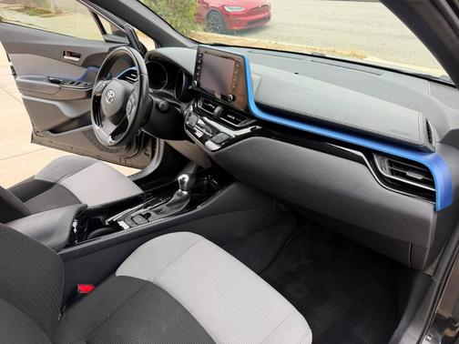 Black 2019 Toyota C-HR XLE