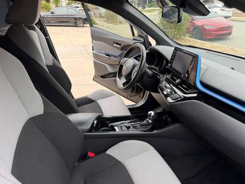 Black 2019 Toyota C-HR XLE