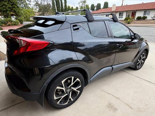 Black 2019 Toyota C-HR XLE