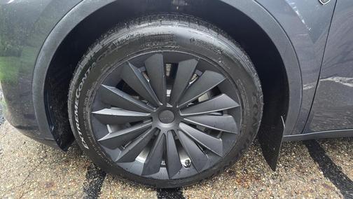Silver 2023 Tesla Model Y Long Range