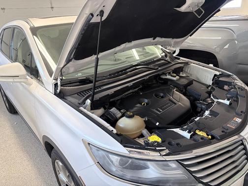 Beige 2018 Lincoln MKC Select