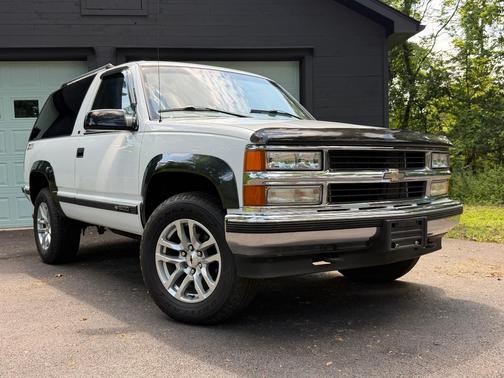 White 1997 Chevrolet Tahoe Base