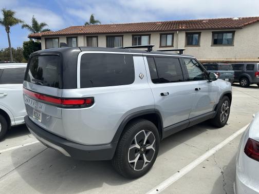 2023 Rivian R1S Adventure Quad-Motor Large Package