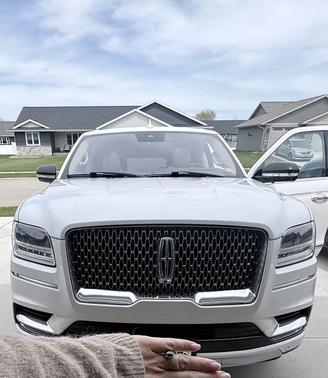 White 2019 Lincoln Navigator L Reserve