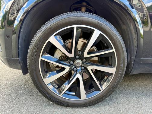 Black 2018 Volvo XC90 T6 Momentum