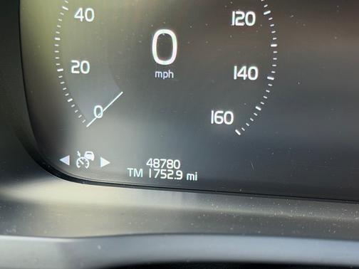 Black 2018 Volvo XC90 T6 Momentum