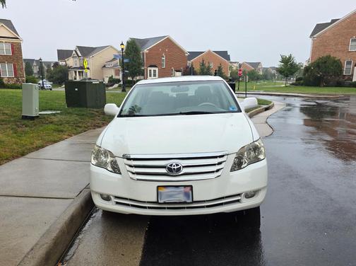 White 2007 Toyota Avalon XLS