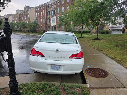 White 2007 Toyota Avalon XLS