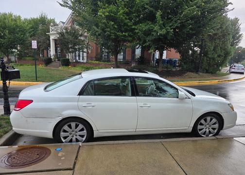 White 2007 Toyota Avalon XLS