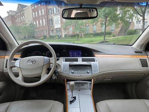 White 2007 Toyota Avalon XLS