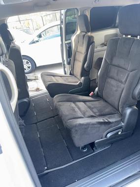 White 2015 Dodge Grand Caravan AVP/SE