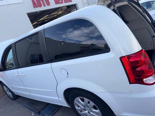 White 2015 Dodge Grand Caravan AVP/SE