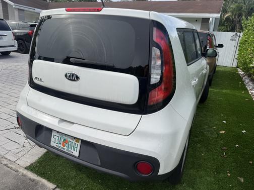 White 2018 Kia Soul Base