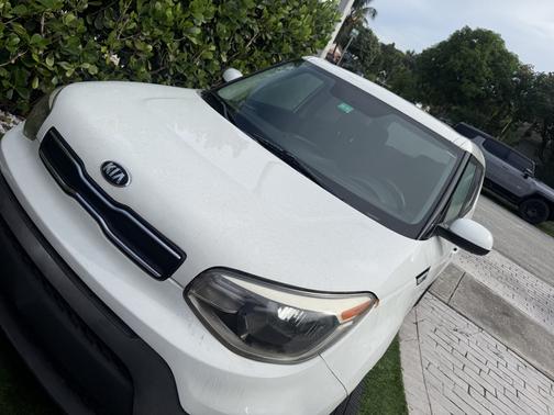 White 2018 Kia Soul Base