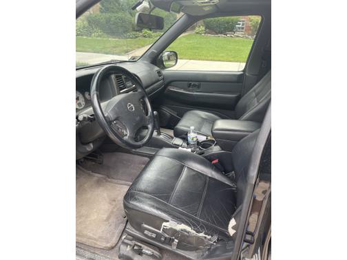 2002 Nissan Pathfinder LE