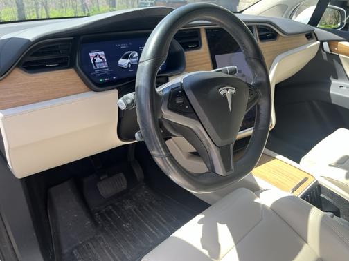 White 2018 Tesla Model X 100D