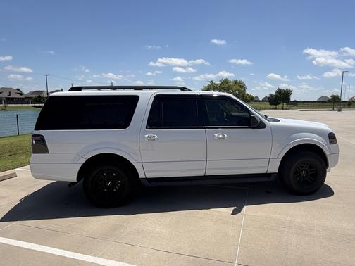 White 2010 Ford Expedition EL XLT