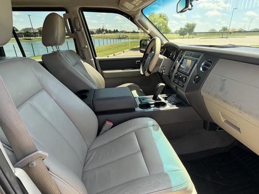 White 2010 Ford Expedition EL XLT