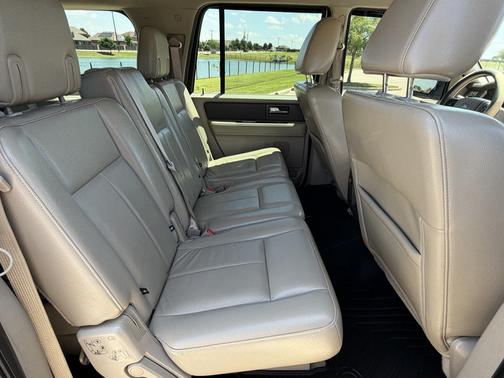 White 2010 Ford Expedition EL XLT