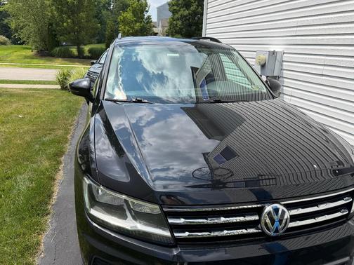 Black 2020 Volkswagen Tiguan 2.0T SE