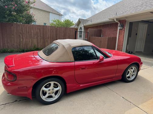 1999 Mazda MX-5 Miata Base