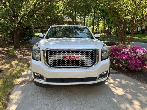 White 2017 GMC Yukon Denali
