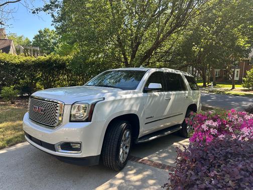 White 2017 GMC Yukon Denali