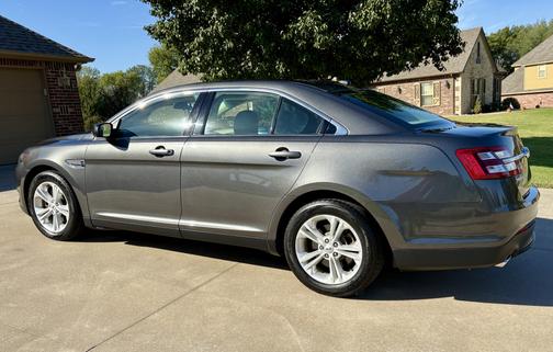 2017 Ford Taurus SE